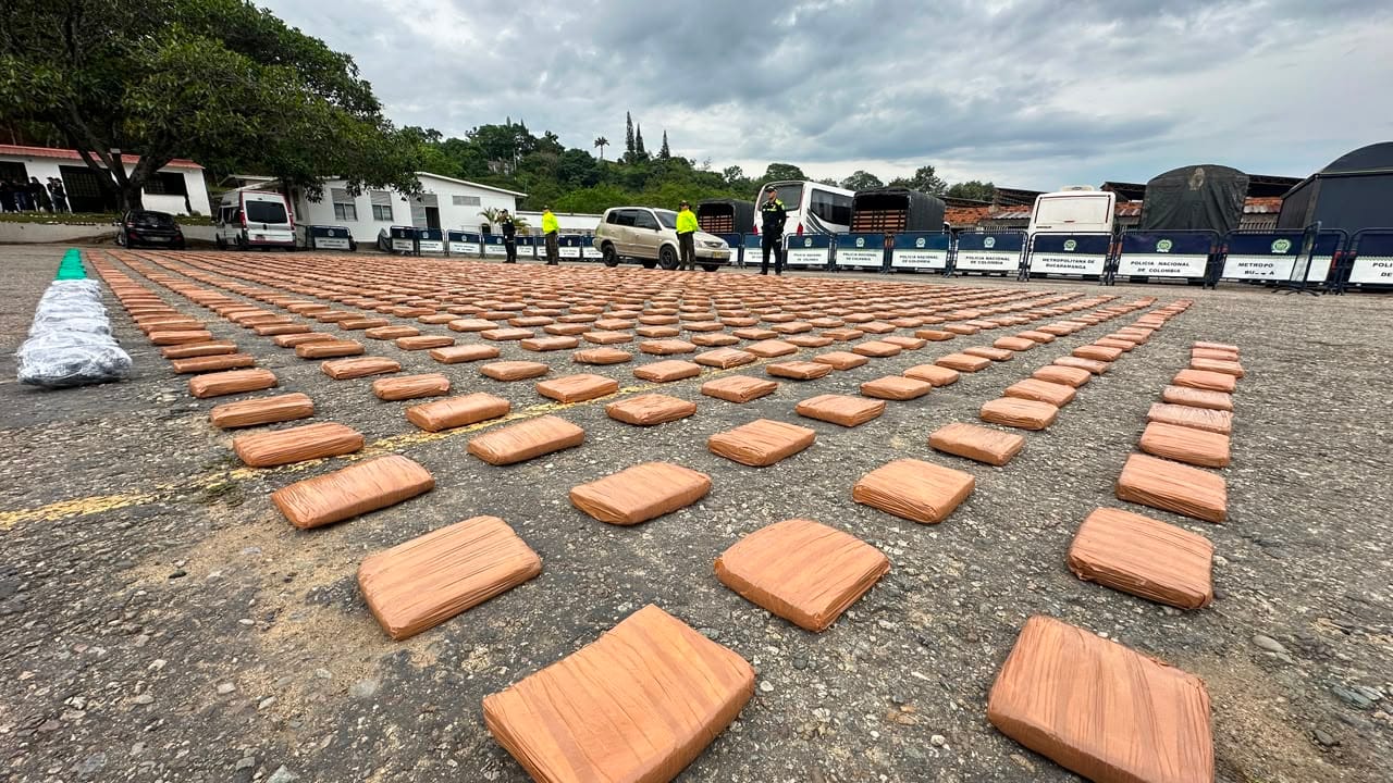 Narcotraficante intentó arrollar a policías y terminó dejando millonario cargamento de droga vía Bucaramanga- Lebrija