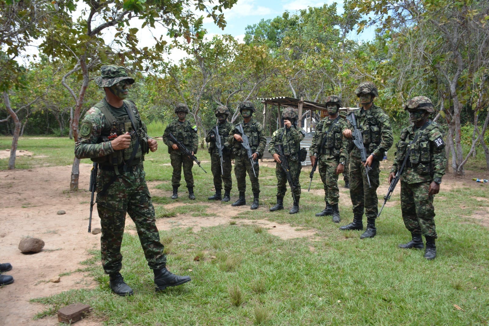 Ataque con drones a base militar de Hacarí dejó un herido