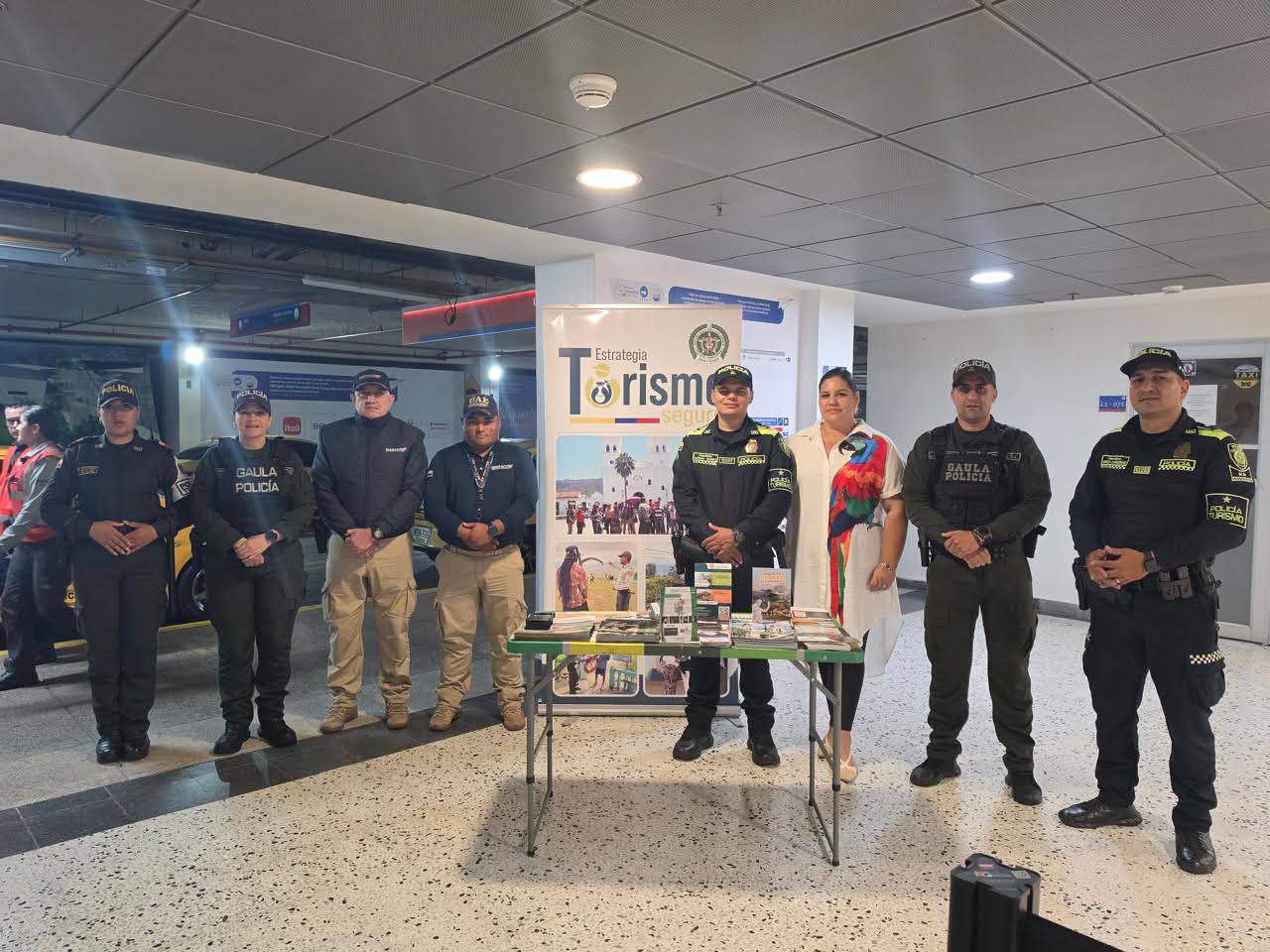 Policía impulsó jornada de turismo seguro en el aeropuerto Palonegro