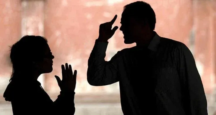Escándalo en Bogotá: Padre entró a un colegio para golpear a su hijo