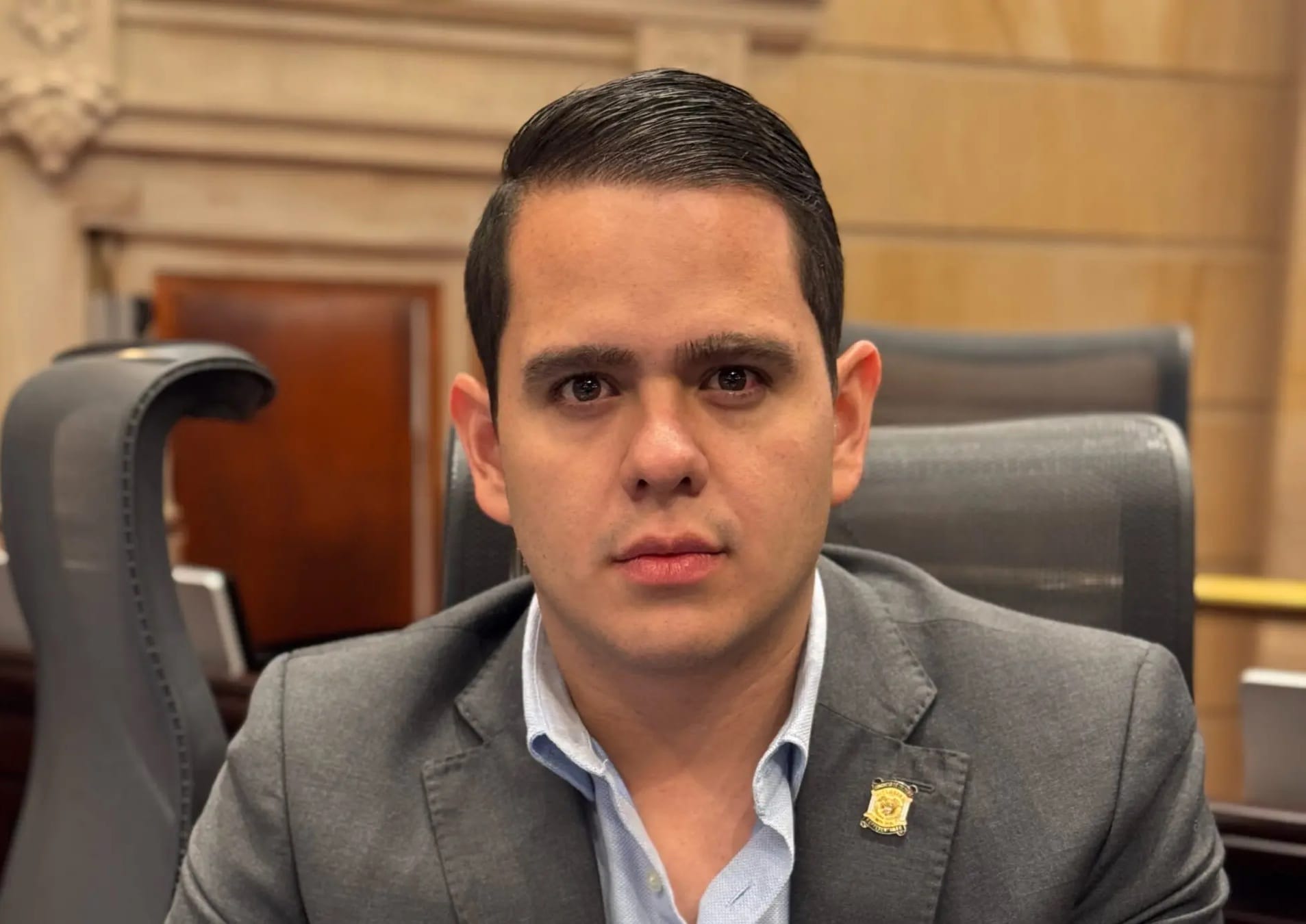 Álvaro Rueda deja la Cámara y abre la puerta al regreso político del clan Moreno en Floridablanca