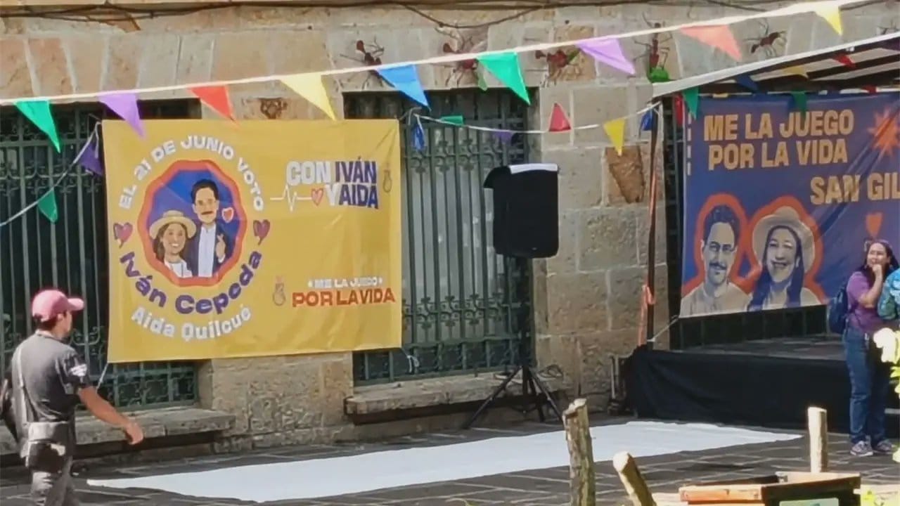 Investigan participación política en la Alcaldía de San Gil: montaron descarada vitrina de Iván Cepeda en la sede municipal