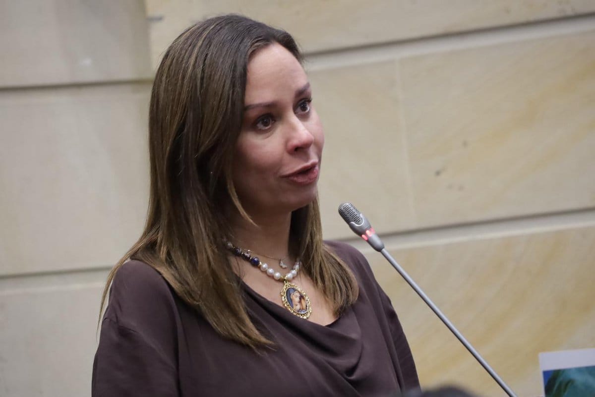 La viuda de Miguel Uribe ahora dice que apoya a Abelardo. ¿Qué busca con sus pronunciamientos políticos?