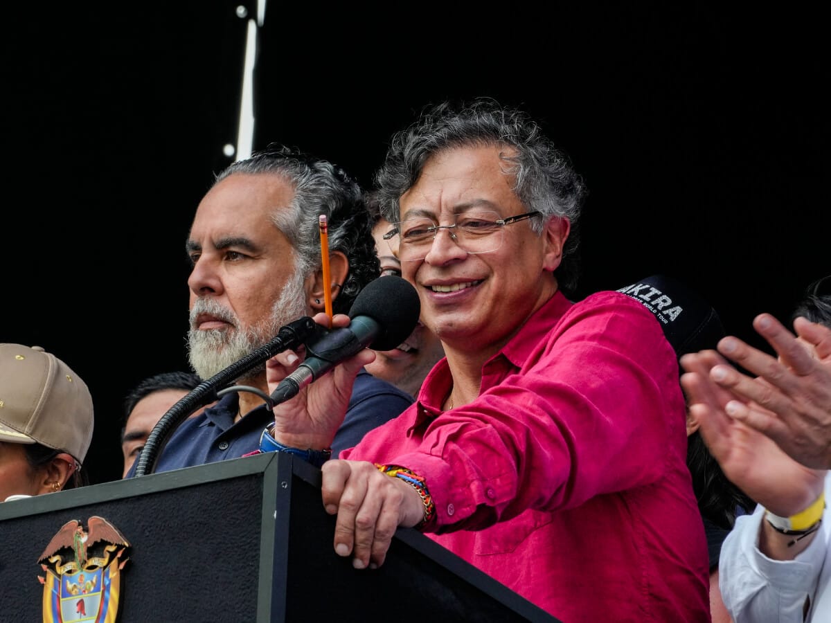 Petro también reculó: apoya decisión de suspender llamado a una Constituyente ¿Está de acuerdo?