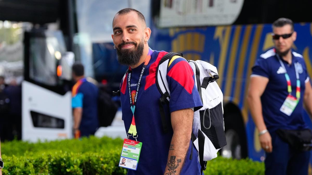 Borja Iglesias fue confundido por la seguridad del hotel de España en pleno Mundial