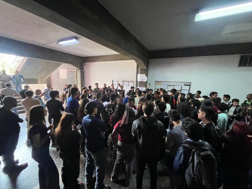 Estudiantes de la UCV protestaron contra visita del hijo de Nicolás Maduro a la universidad