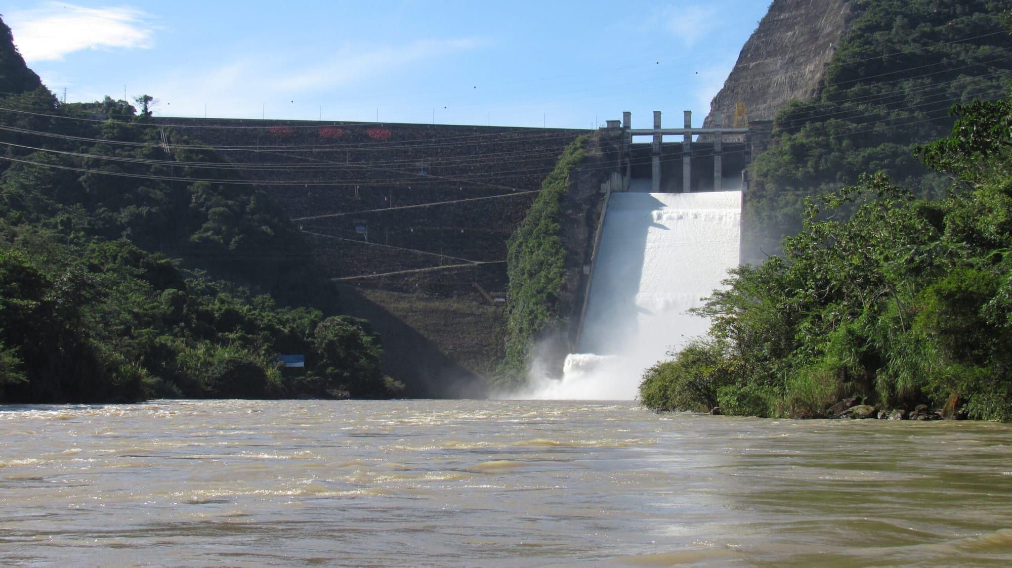 Angustiosa búsqueda en el río Sogamoso: joven desapareció mientras se bañaba