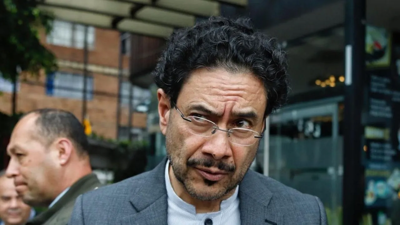 El candidato COMUNISTA abucheado en Bucaramanga