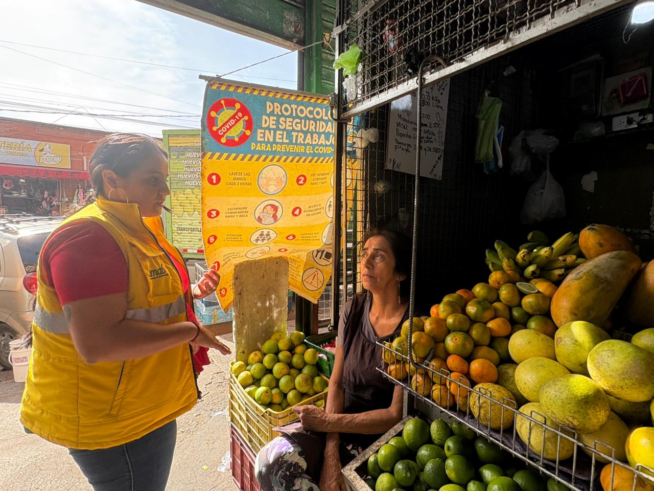 Trabajo en plazas de mercado para limpiarlas y separar residuos en Bucaramanga