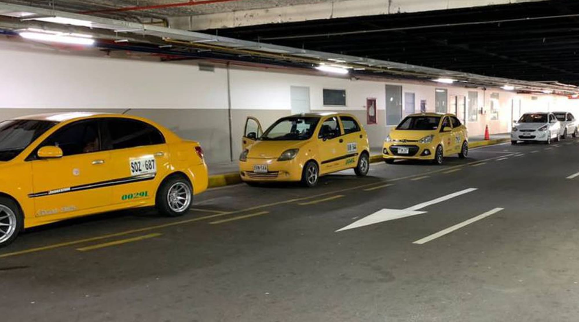 Suspenden el cobro de carnetización para taxistas del Aeropuerto Palonegro