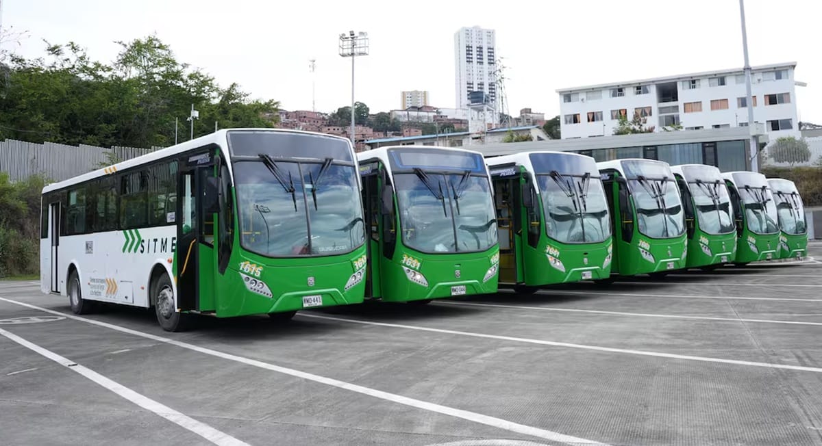 Buses contratados por Metrolínea no fueron solución para el transporte público