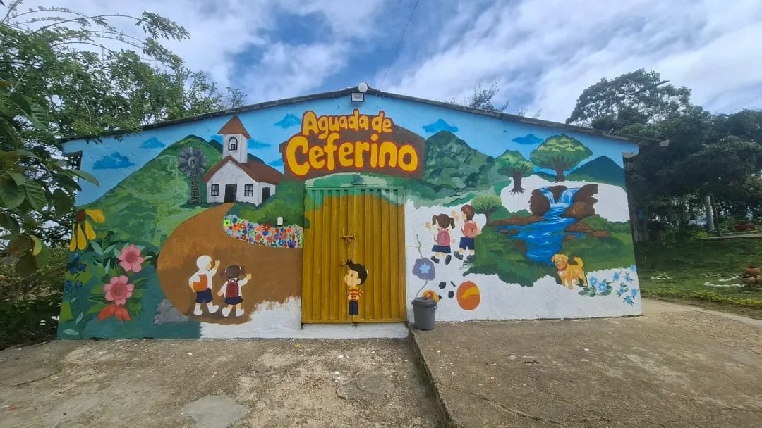 Reubican estudiantes en Girón por fallas en la estructura de su colegio