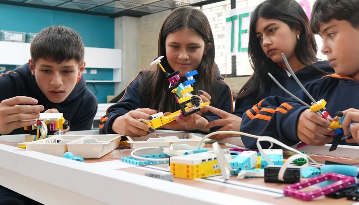 Estudiantes del Colegio Aspaen Cantillana de Piedecuesta con triple titulación internacional