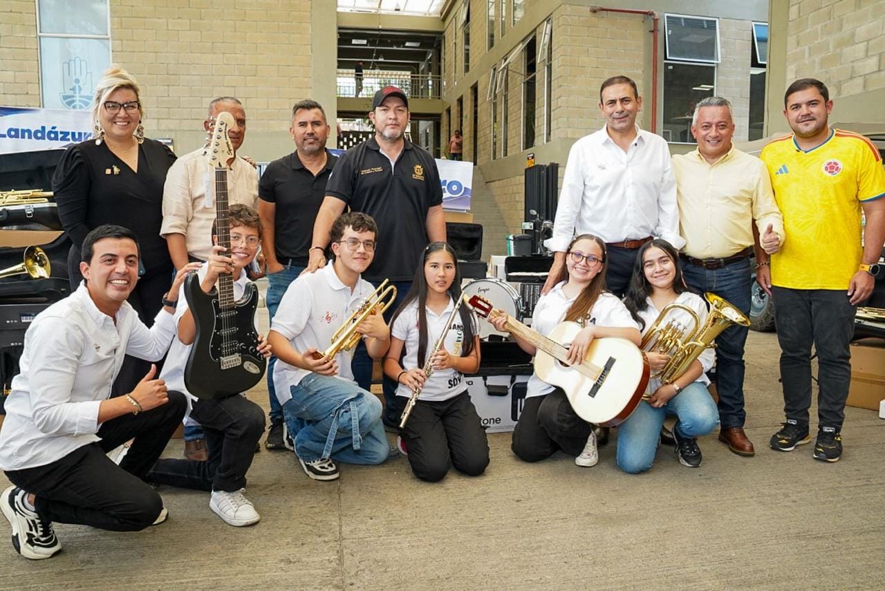 Gobernador de Santander llegó con su música a todas partes