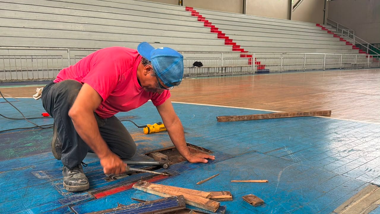 'Alindan' el coliseo Coliseo Edmundo Luna para cambiarle el nombre por Giovanny Hernández Galván