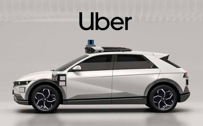 Uber acelera la carrera de los robotaxis y llegará a Houston en 2027