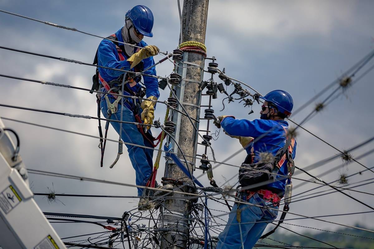 Avanza la recuperación de redes y restablecimiento de la energía eléctrica en el Área Metropolitana