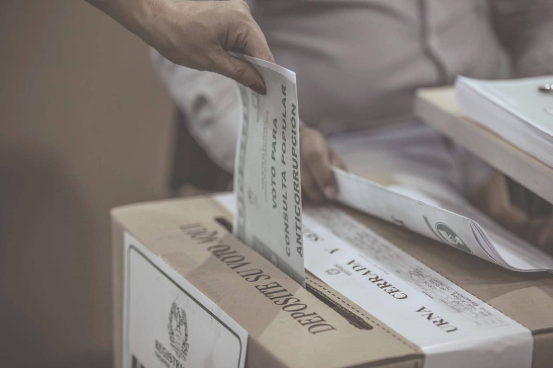 Misión internacional certifica total transparencia en resultados de la primera vuelta presidencial en Colombia