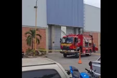Emergencia en Girón: colapso de techo en zona industrial deja varias personas heridas