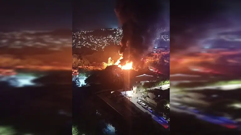 Grave incendio consumió fábrica de colchones en Bucaramanga: pérdidas superan los $2.000 millones
