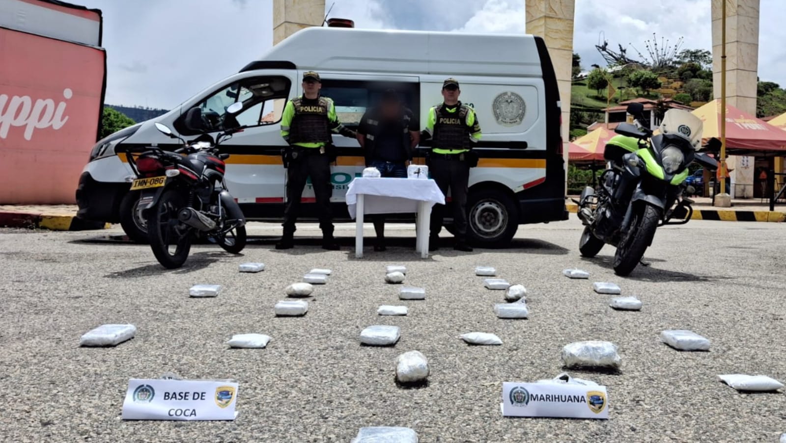 Incautadas más de 15 kilos de droga que viajaban en motocicleta en Santander