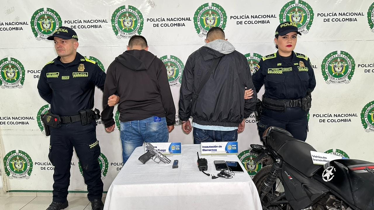 Detenidos con una pistola calibre nueve milímetros en Bucaramanga