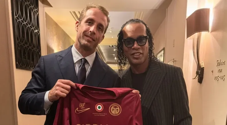 Ronaldinho sorprende y volverá al fútbol profesional en Italia
