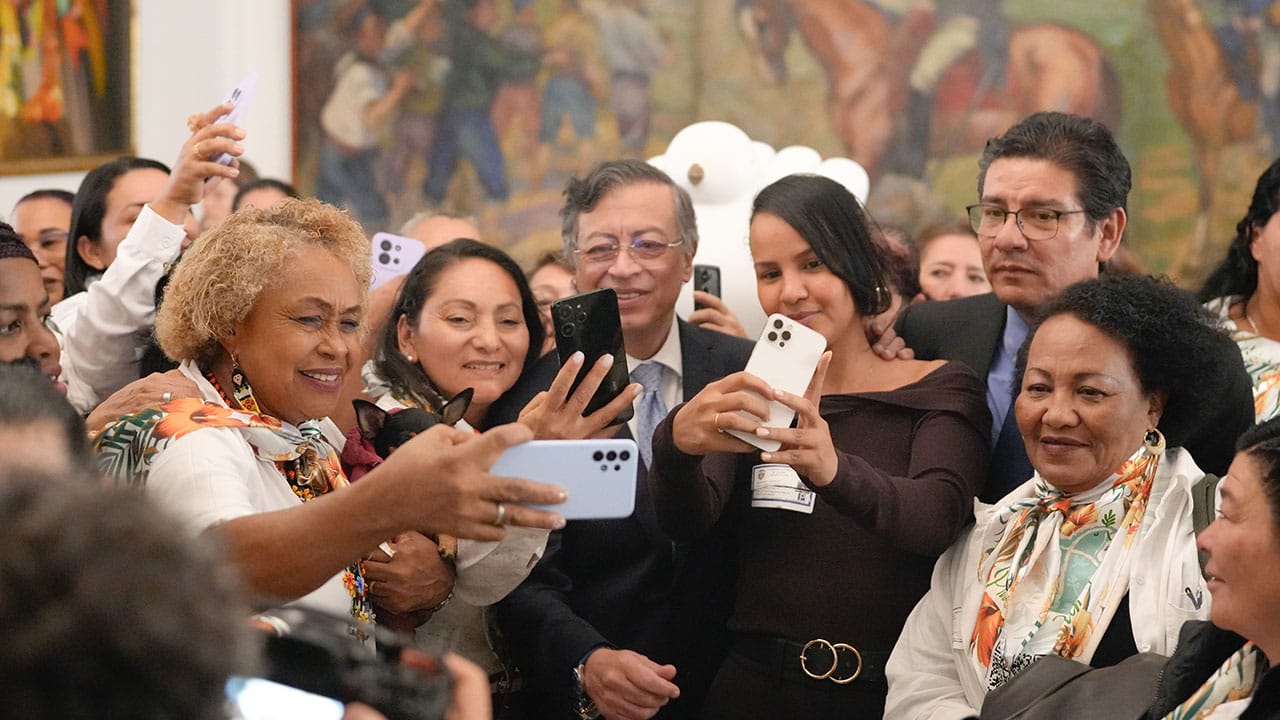 Petro invitó a la derecha Abelardista y Uribista a sentarse a la mesa para negociar la paz política. ¿Serán sinceras sus intenciones?