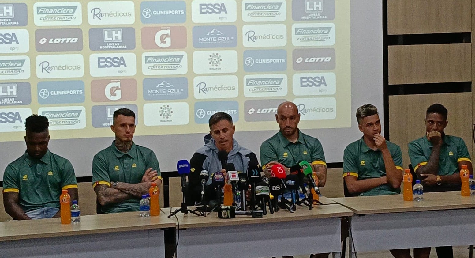Cinco incorporaciones y en espera de otros dos jugadores
