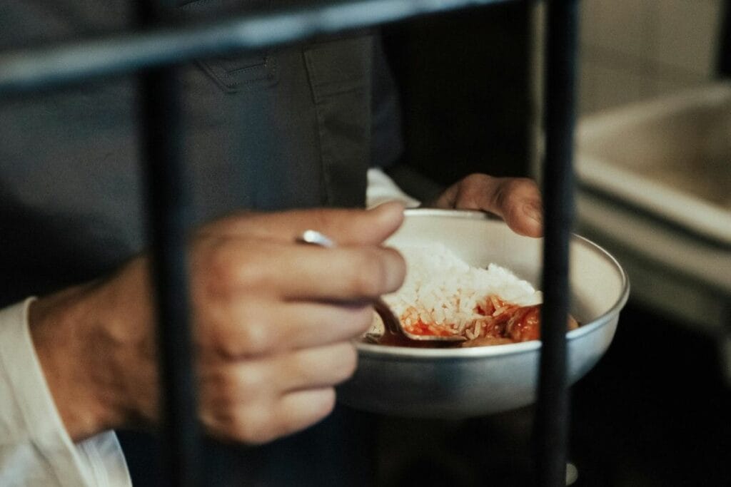 Investigarán dos exdirectores del INPEC por convertir la alimentación de las privadas de la libertad en un potaje carcelario