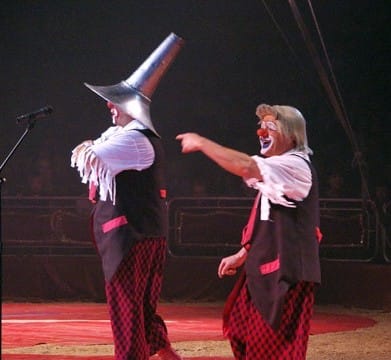 Show artístico en Centro Bienestar del Anciano