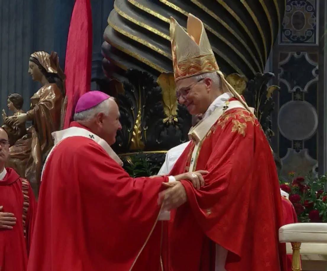 Entrega del Palio Arzobispal a monseñor Campos Flórez