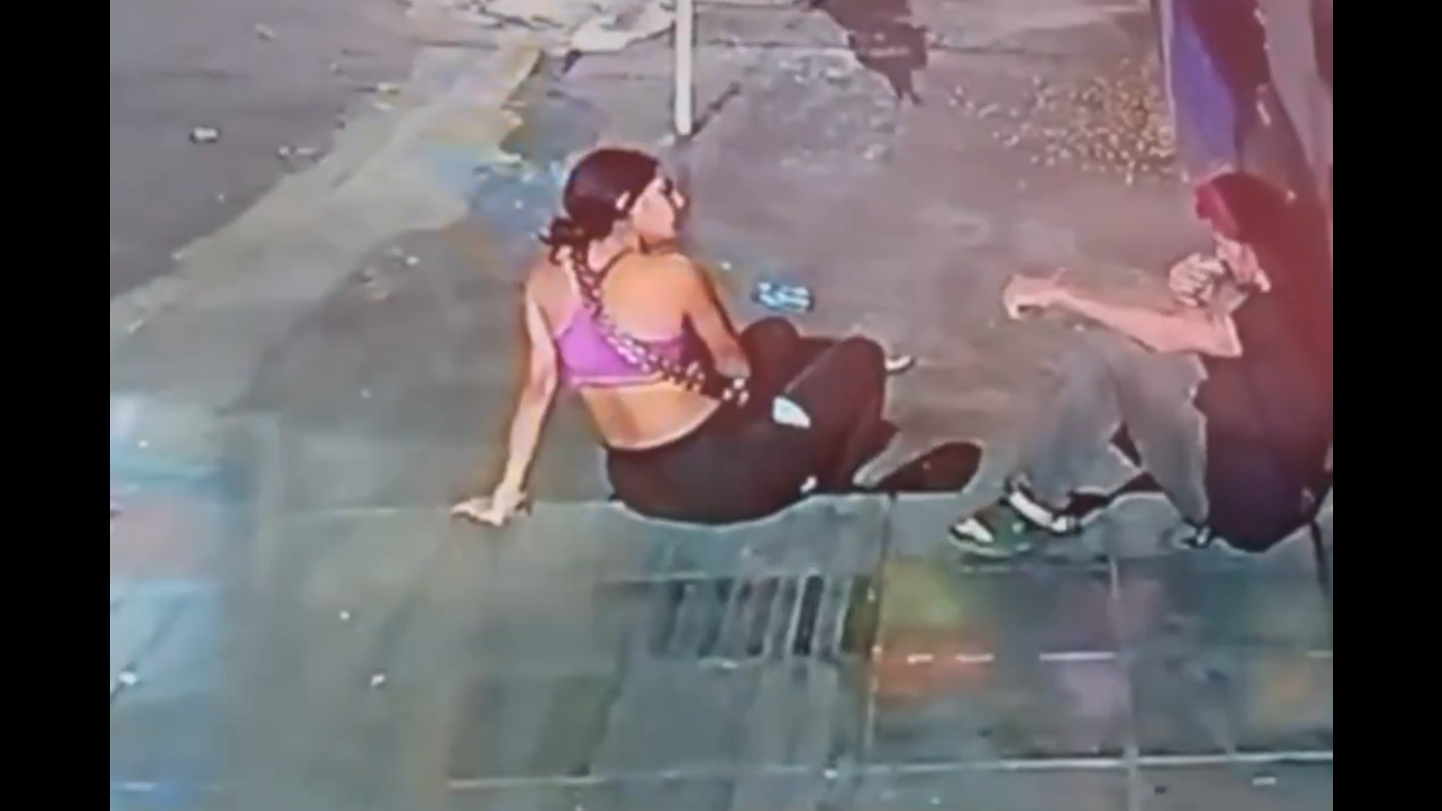 VIDEO | Indignación en Bucaramanga: denuncian violento robo contra adulto mayor con discapacidad en la Plaza San Francisco