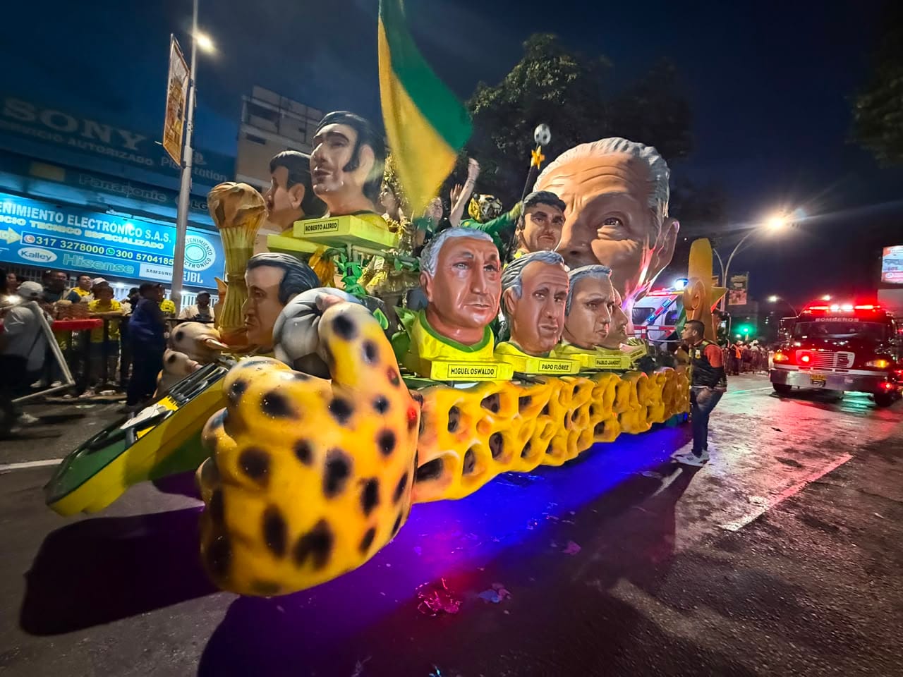 Diez carrozas de arte efímero para engalanar la Feria Bonita