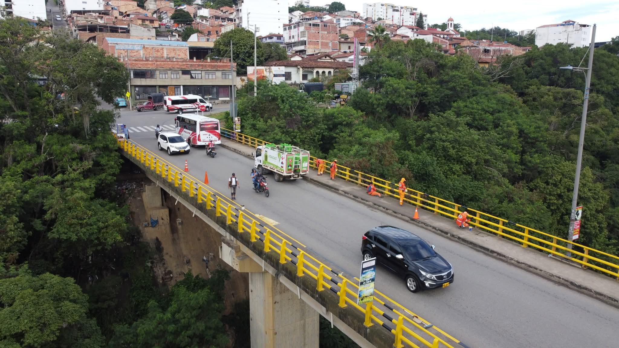 Mujer resultó herida tras ser embestida por un bus en San Gil