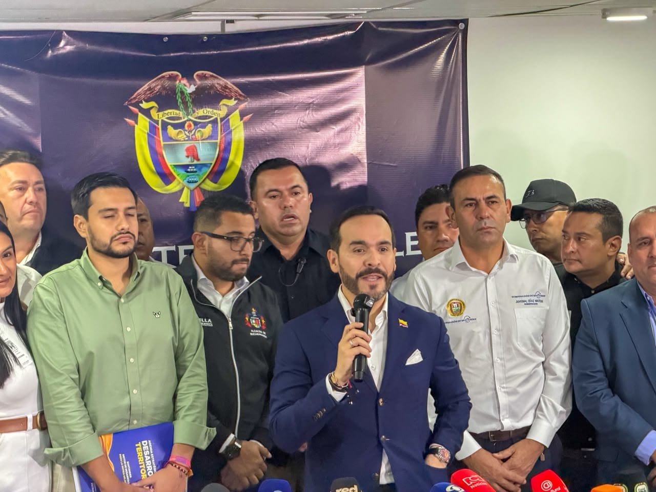 Dosier de peticiones se llevó De la Espriella de Bucaramanga