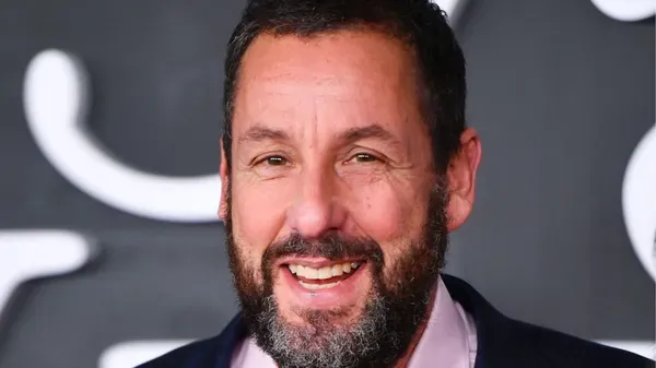 Adam Sandler llamó a la Policía para encontrar una cancha y terminó jugando baloncesto con desconocidos