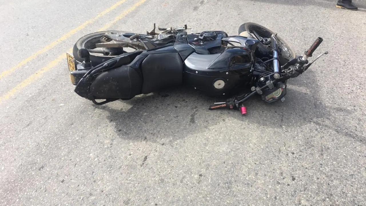 Fatal choque en la vía Rionegro–Bucaramanga cobró la vida de una motociclista