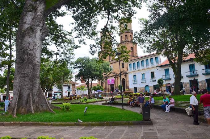 Buscan a hombre que dejó inconsciente a una agente de tránsito en San Gil