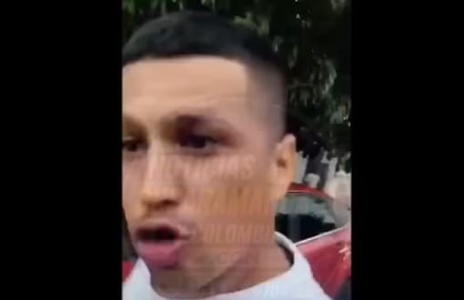VIDEO: Piden a la ciudadanía de Bucaramanga que ayude a identificar a energúmeno que daño un carro y al ser reclamado agredió al conductor