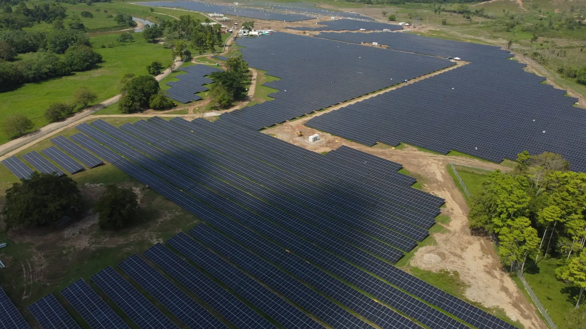 Fallas en la interconexión podría poner en riesgo multimillonario proyecto de energía solar en Santander
