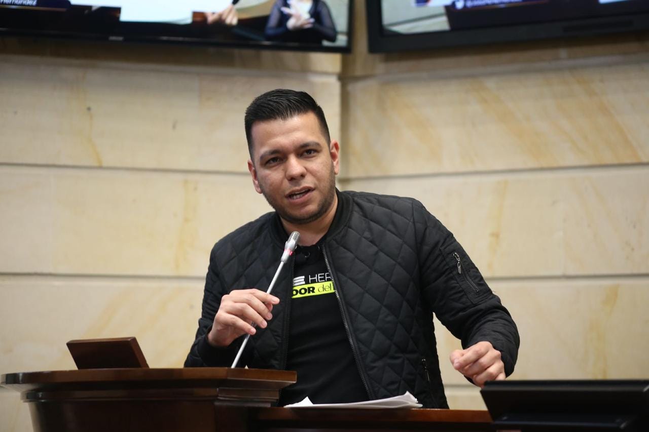 JP Hernández arremete contra el Senado por permiso a Petro para salir del país: “Podría convertirse en prófugo de la justicia”