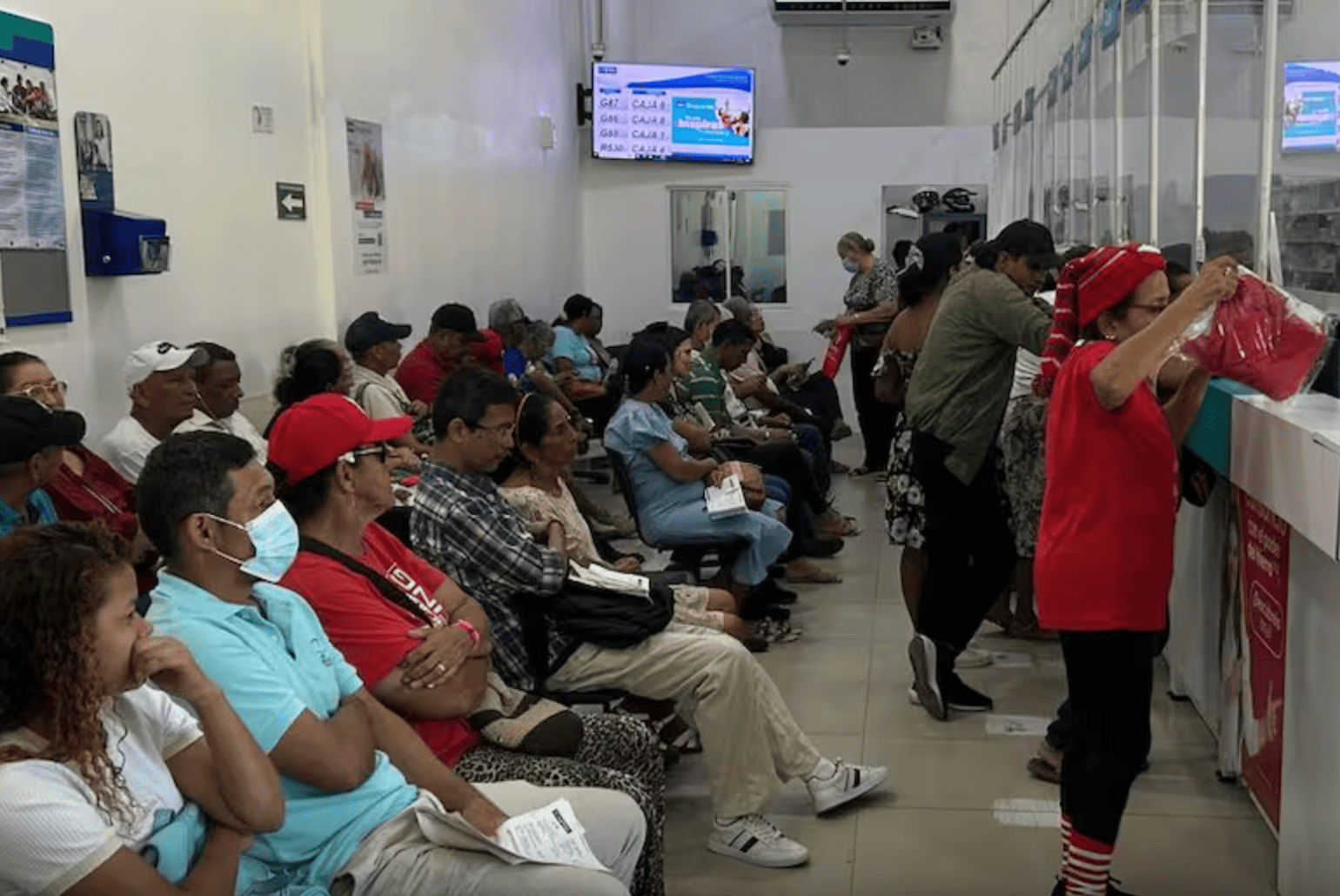 Acceso a medicamentos: sondeo revela dificultades y respaldo a entregas a domicilio
