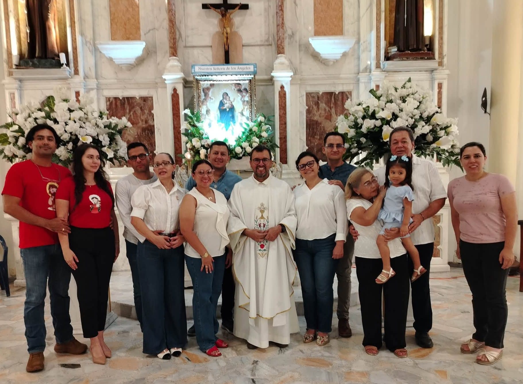 Oración por familias en Parroquia de San Francisco