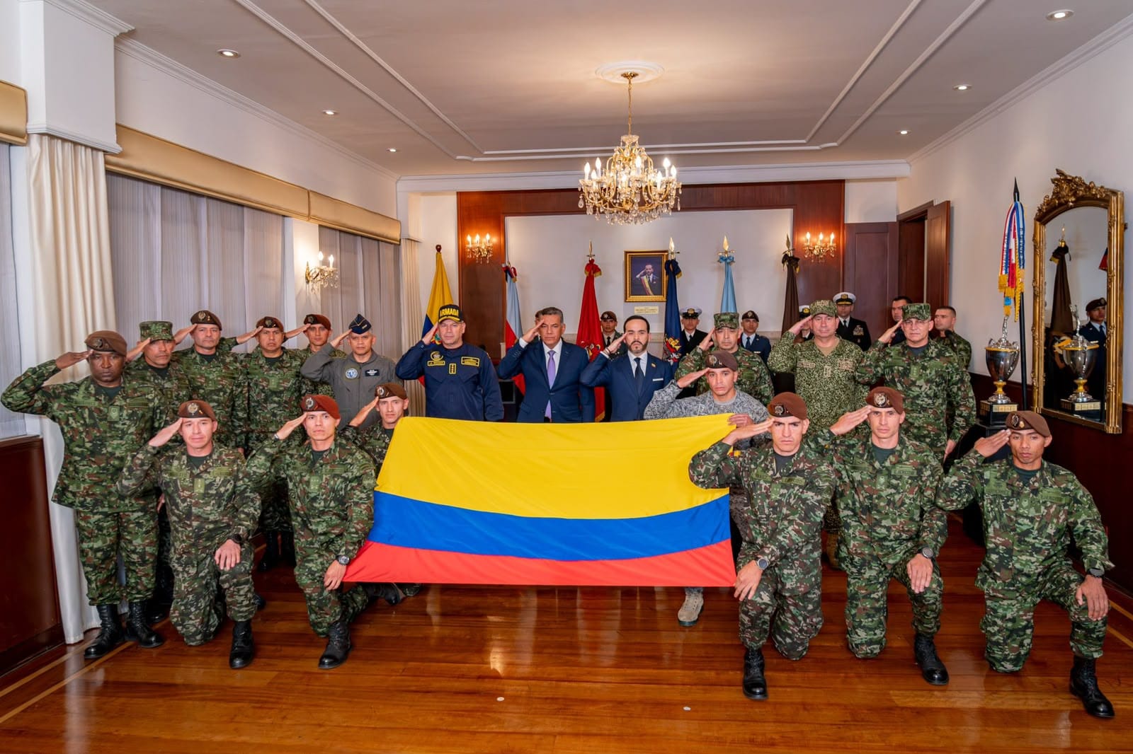 Gobierno de Abelardo de la Espriella ordena la salida de 26 altos oficiales