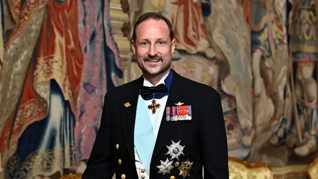 Haakon VIII, el nuevo rey de Noruega: del rechazo a la vida de príncipe a un trono marcado por el amor