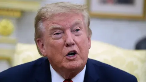 Trump niega diálogo con Irán y afirma que el estrecho de Ormuz está “abierto y operativo”