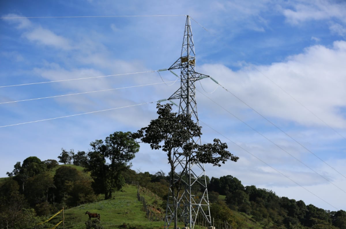 Siguen los racionamientos de energía eléctrica en Santander
