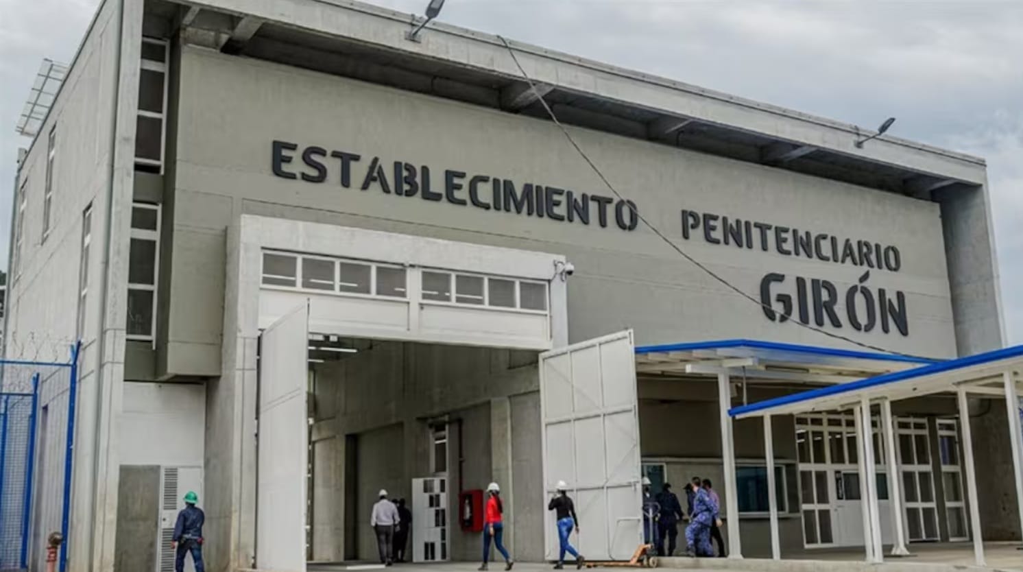 Diecisiete reclusos de alta peligrosidad fueron trasladados a la cárcel de Girón