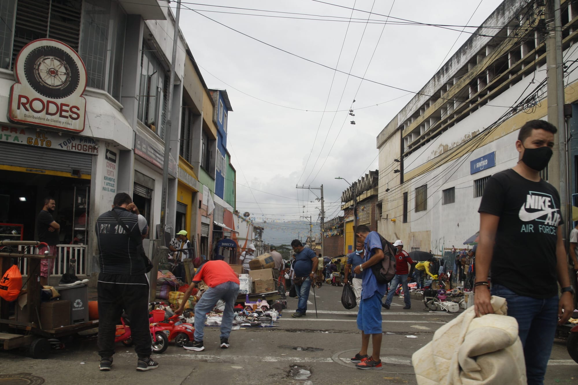 Vecinos están cansados: denuncian aumento de cambuches e inseguridad en barrio de Bucaramanga